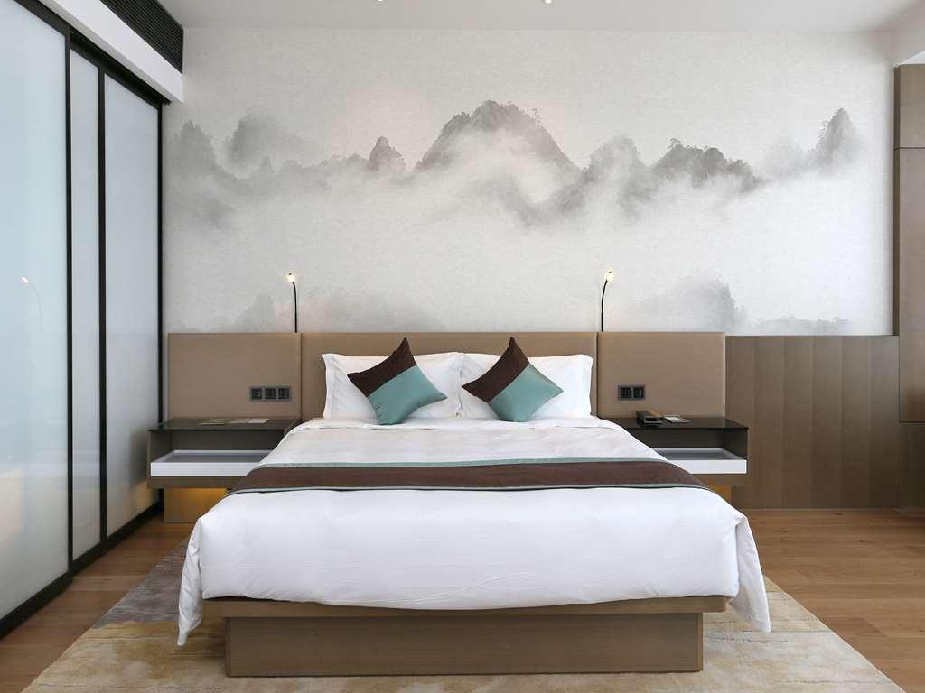 Novotel Deqing Room photo